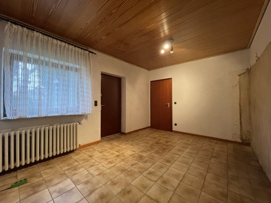 (26) Die Garage wurde als Doppelgarage (11,5 m L�nge) genehmigt und zu diesem Nutzraum ausgebaut (Nfl.) Einfamilienhaus Bottrop / Batenbrock