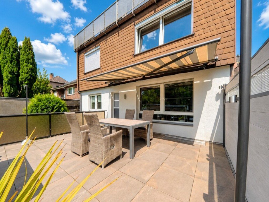 (17) Ein weiterer Eindruck der sonnigen Terrasse inkl. Markise Erdgeschosswohnung Oberhausen / Osterfeld-Ost