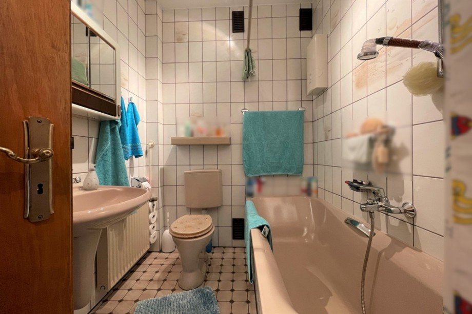 (9) Das Badezimmer aus einer anderen Perspektive Mehrfamilienhaus Bottrop / Eigen