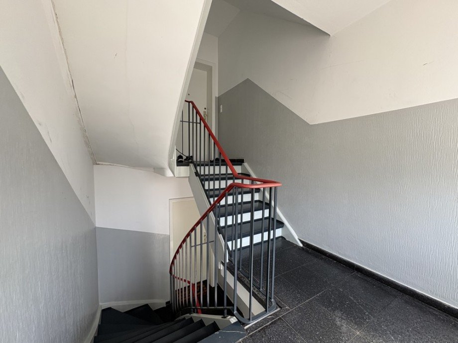 (17) Hier befindet sich jeweils eine Wohneinheit (schnittgleich) pro Etage Mehrfamilienhaus Bottrop / Batenbrock