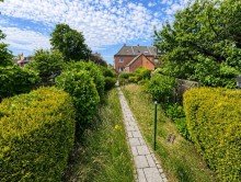 (20) Die Gartenfl�chen mit Blickrichtung zum Haus *VERKAUFT*