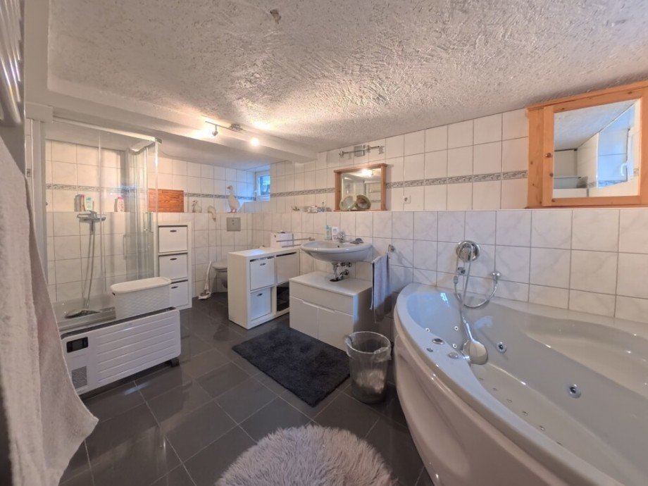 (15) Zun�chst betreten Sie ein ger�umiges Badezimmer auf dieser Ebene Reiheneckhaus Bottrop / Batenbrock