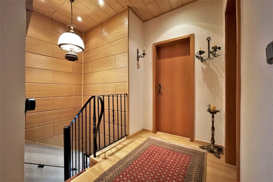 (12) Ein Blick in den zentral gelegenen Flur im Obergeschoss Einfamilienhaus Bottrop / Eigen