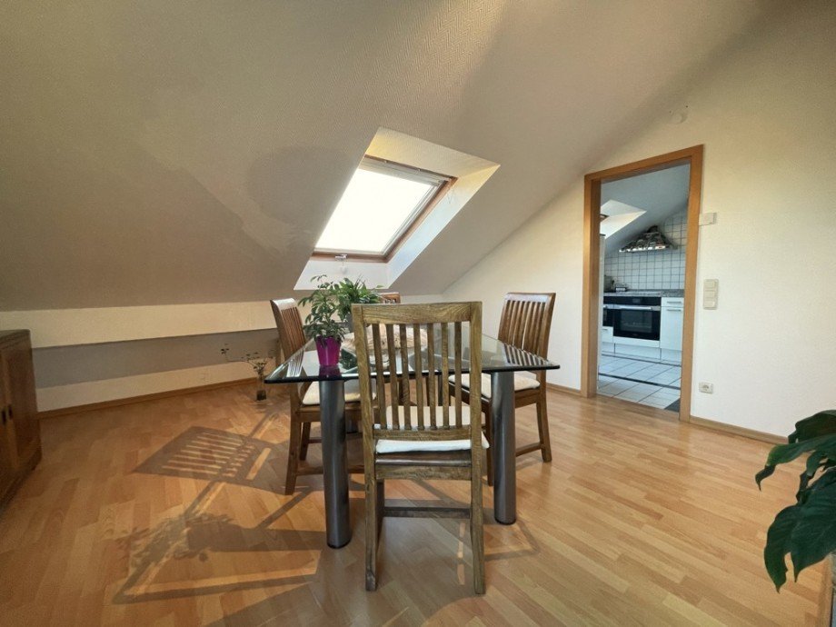 (13) Hier ein weiterer Eindruck aus dem Esszimmerbereich Dachgeschosswohnung Bottrop / Vonderort