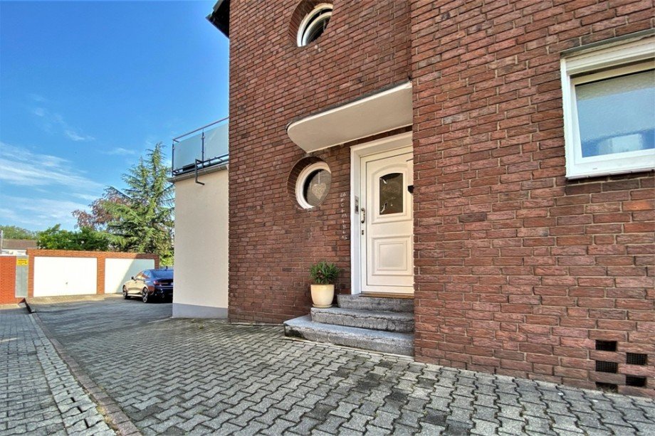 (3) Ein erster Blick auf den gemeinschaftlichen Hauseingang Mehrfamilienhaus Bottrop / Fuhlenbrock