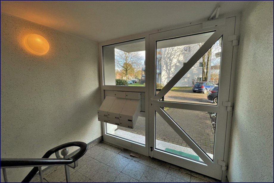 (6) Der gemeinschaftliche Hauseingangsbereich im Erdgeschoss Etagenwohnung Bottrop / Eigen