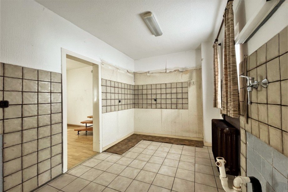 (11) Ein Blick in die ehemalige K�che Zweifamilienhaus Bottrop / Batenbrock