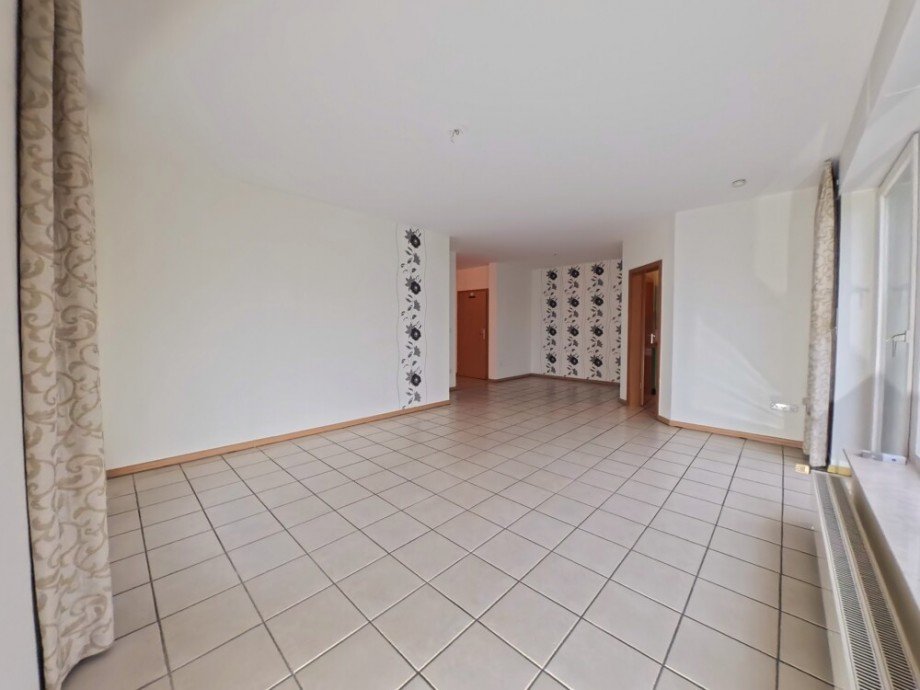 (11) Das Wohnzimmer mit Blickrichtung Essbereich Etagenwohnung Bottrop / Stadtmitte