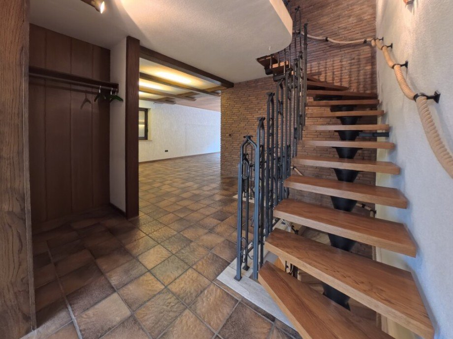 (5) Der Hauseingangsbereich aus einer anderen Perspektive Reihenendhaus Bottrop / Stadtmitte