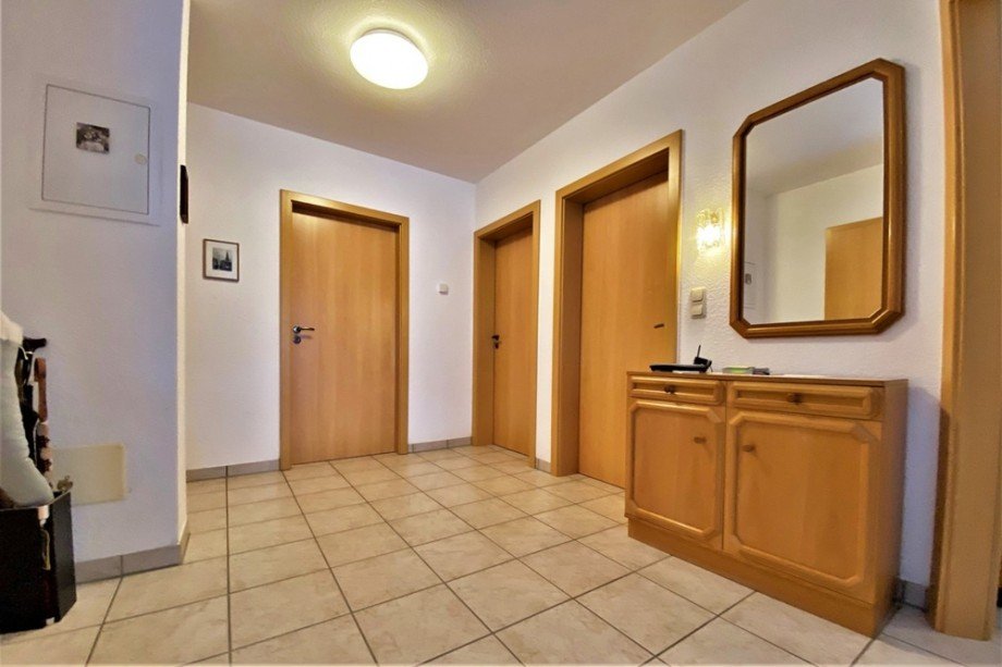 (6) Der Wohnungsflur aus einer anderen Perspektive Etagenwohnung Bottrop / Stadtmitte