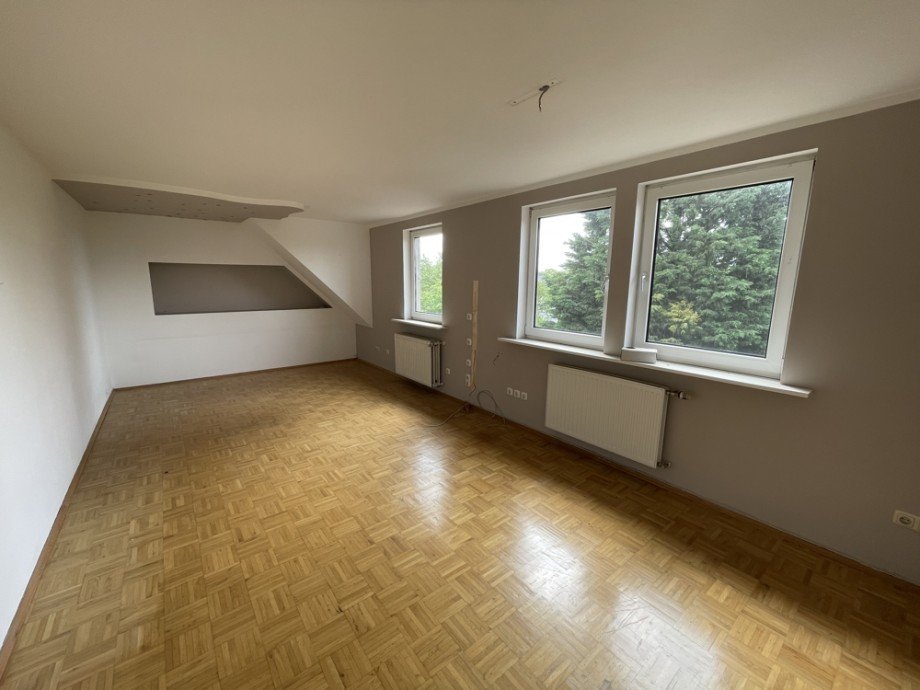 (37) Ein Eindruck aus dem Wohnzimmer im Dachgeschoss Haus Gelsenkirchen / Bulmke-H�llen