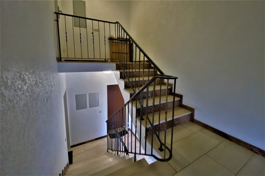(3) Der Weg hinauf in das Dachgeschoss und zum Wohnungseingang Dachgeschosswohnung Bottrop / Stadtmitte