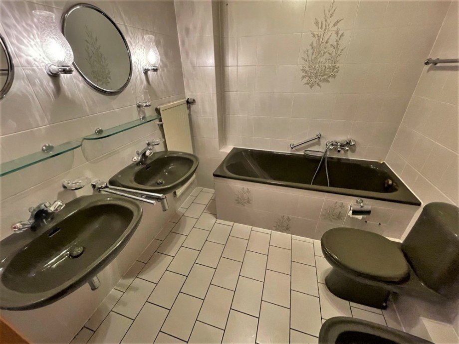 (15) Und wiederum benachbartem Wannenbadezimmer Reiheneckhaus Bottrop / Fuhlenbrock