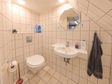 (27) Ferner befindet sich im Keller ein praktisches WC *RESERVIERT*