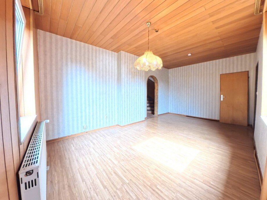 (8) Das Wohn- und Esszimmer aus einem anderen Blickwinkel Reihenendhaus Bottrop / Eigen