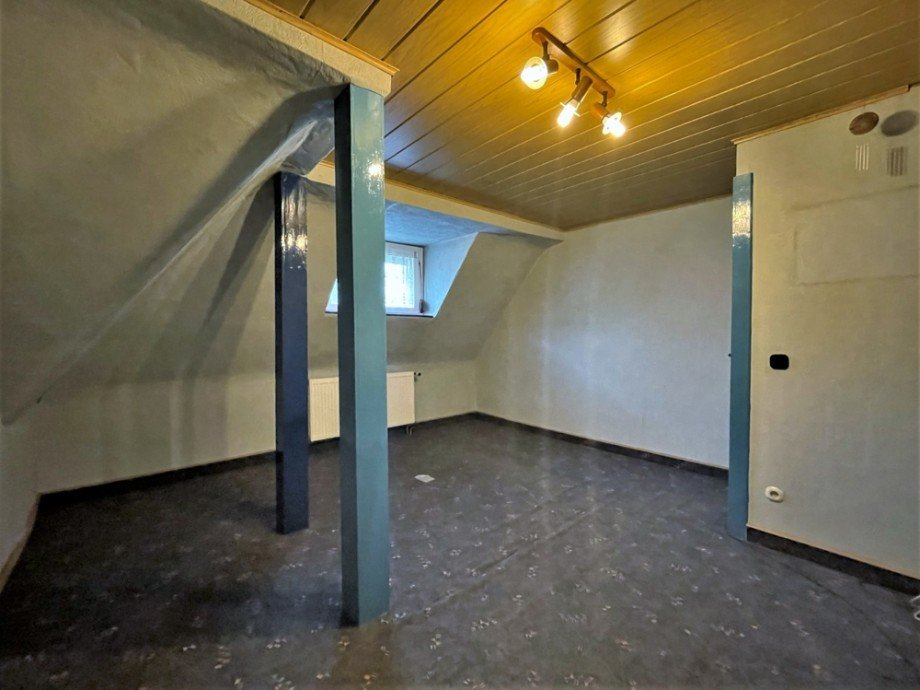 (18) Auf der gegen�berliegenden Flurseite befindet sich ein zweites Schlafzimmer Reihenmittelhaus Oberhausen / Holten