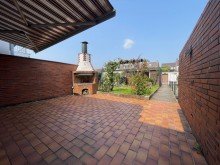 (10) Ein erster Blick auf die Terrasse und in den angrenzenden Garten *VERKAUFT*