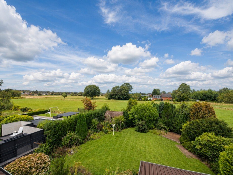 (17) Ein Ausblick auf die unmittelbar an das Grundst�ck angrenzende Natur Zweifamilienhaus Bottrop / Grafenwald