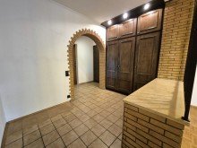 (12) Dieser Flurversatz f�hrt Sie zu den weiteren R�umlichkeiten der Wohnung *VERKAUFT*