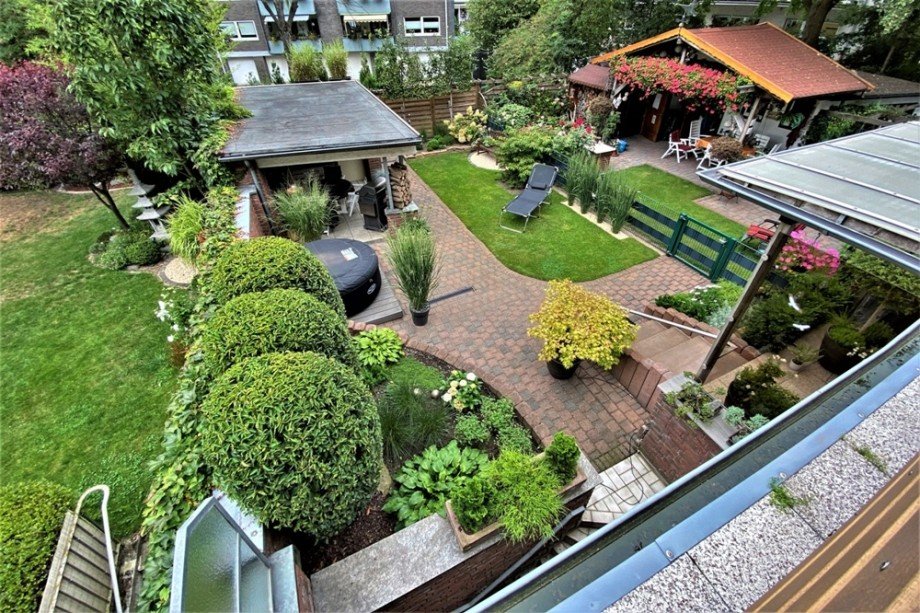 (17) Von hier aus ein �berblick �ber das r�ckw�rtige Grundst�ck Mehrfamilienhaus Bottrop / Eigen