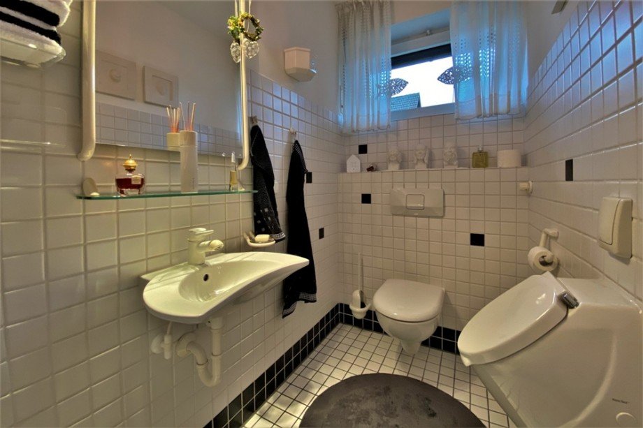 (7) Hier betreten Sie unter anderem auch dieses G�ste WC Zweifamilienhaus Bottrop / Eigen