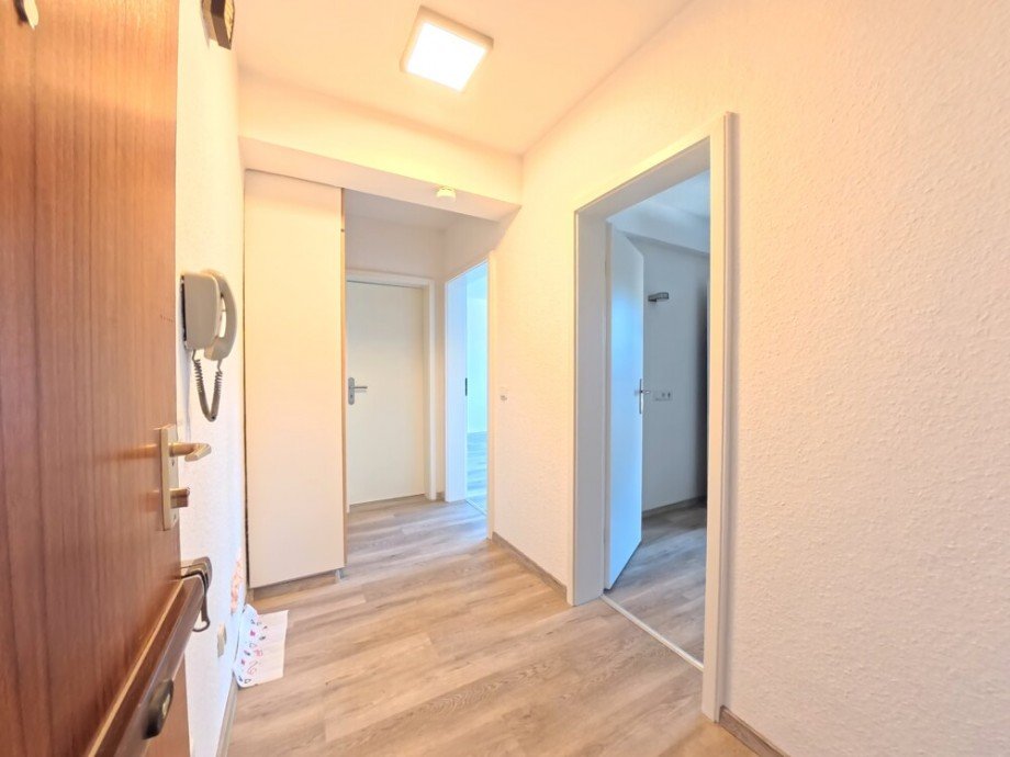 (29) Der Wohnungsflur aus einer weiteren Perspektive Mehrfamilienhaus Gladbeck / Gladbeck-Brauck