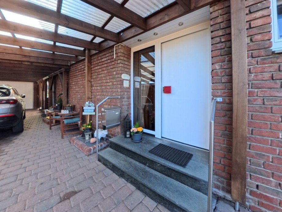 (4) Ein Blick auf den Hauseingang im Erdgeschoss Einfamilienhaus Bottrop / Feldhausen