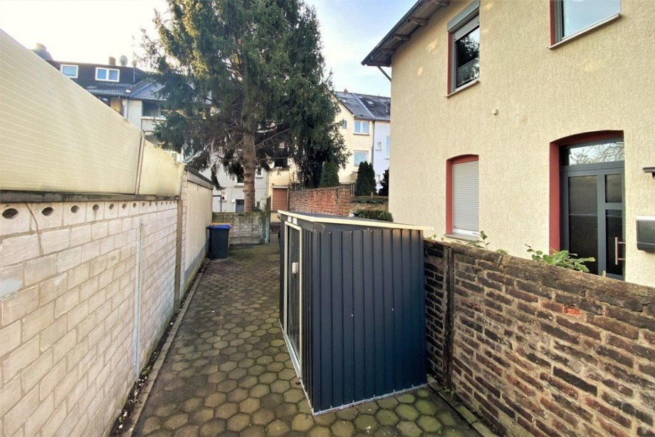 (32) Ein weiterer Eindruck vom hinteren Grundst�ck Mehrfamilienhaus Bottrop / Stadtmitte