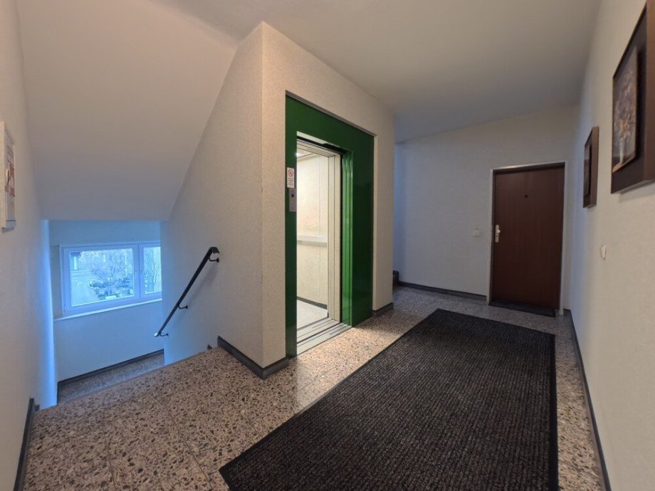 (3) Ein Aufzug f�hrt Sie unmittelbar zum Wohnungseingang im 4. Obergeschoss Etagenwohnung Bottrop / Stadtmitte