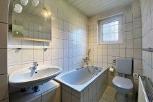 (10) Hier ein erster Einblick in das Badezimmer *VERKAUFT*