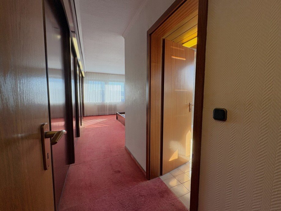 (31) �ber einen separaten Flur im Obergeschoss erreichen wir den Elternschlafzimmerbereich Einfamilienhaus Bottrop / Grafenwald