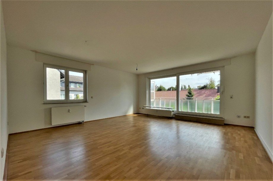 (7) Nebenan befindet sich das ger�umige Wohn- und Esszimmer der Wohnung Etagenwohnung Bottrop / Stadtmitte