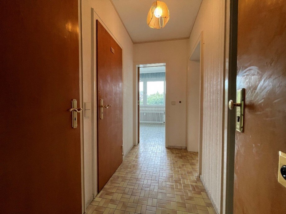 (5) Ein erster Einblick in den zentralen Wohnungsflur Etagenwohnung Bottrop / Batenbrock
