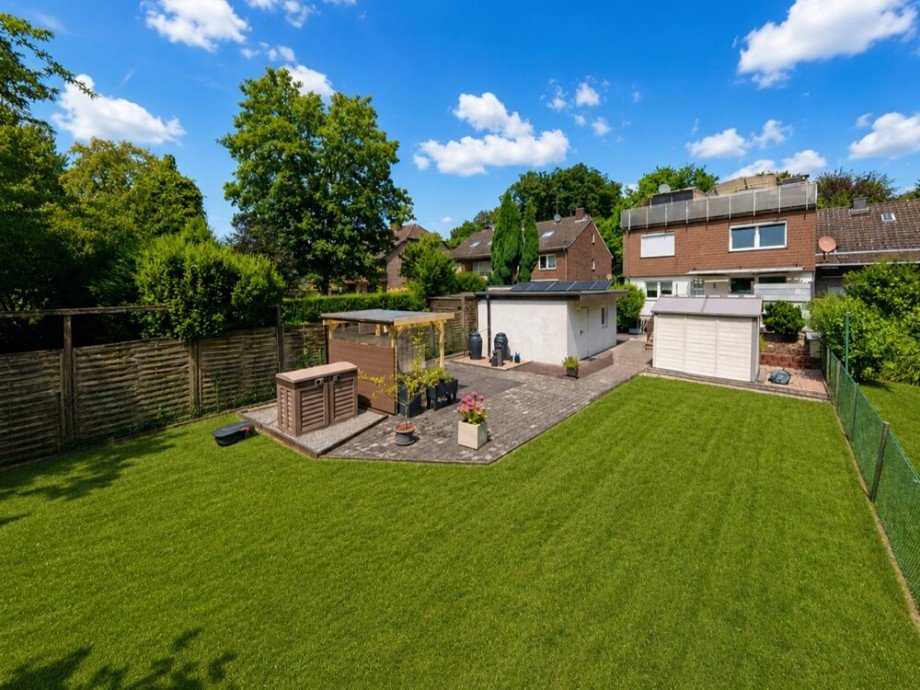 (19) Ein Blick aus der Vogelperspektive auf die Terrasse und den Garten Erdgeschosswohnung Oberhausen / Osterfeld-Ost