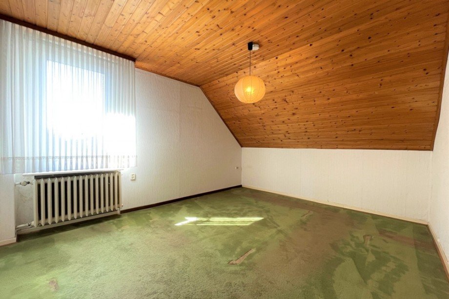 (23) Hier sehen wir eines der beiden Schlafzimmer Zweifamilienhaus Bottrop / Batenbrock