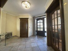 (5) Der Blick in Richtung des Garderobenbereiches und zum G�ste WC *VERKAUFT*