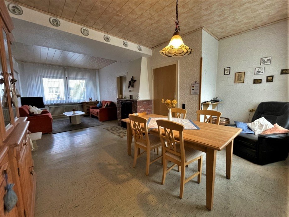 (9) Ein Einblick in das Wohn- und Esszimmer u.a. mit Zugang in den Hausflur Doppelhaush�lfte Bottrop / Eigen