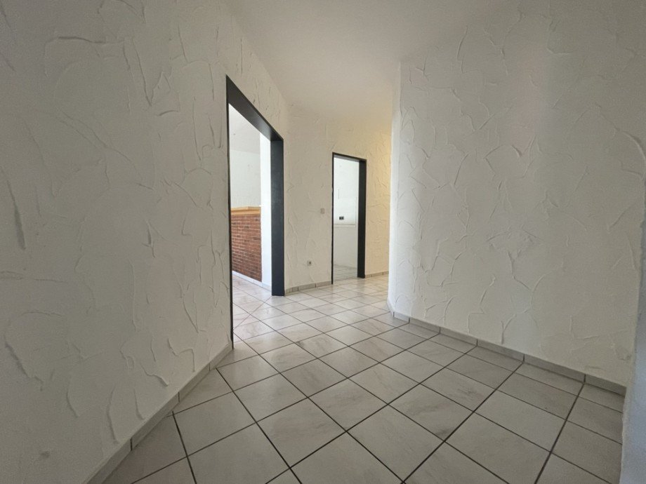 (20) Der weitere Flurverlauf im OG (rechts) Halle / Lager / Produktion Bottrop