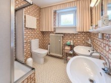 (23) Auch auf dieser Etage befindet sich ein ger�umiges Badezimmer iTH: Ein Zuhause zum Bleiben - weitl�ufiges, freistehendes EFH mit Traumgarten in bester Wohnlage!