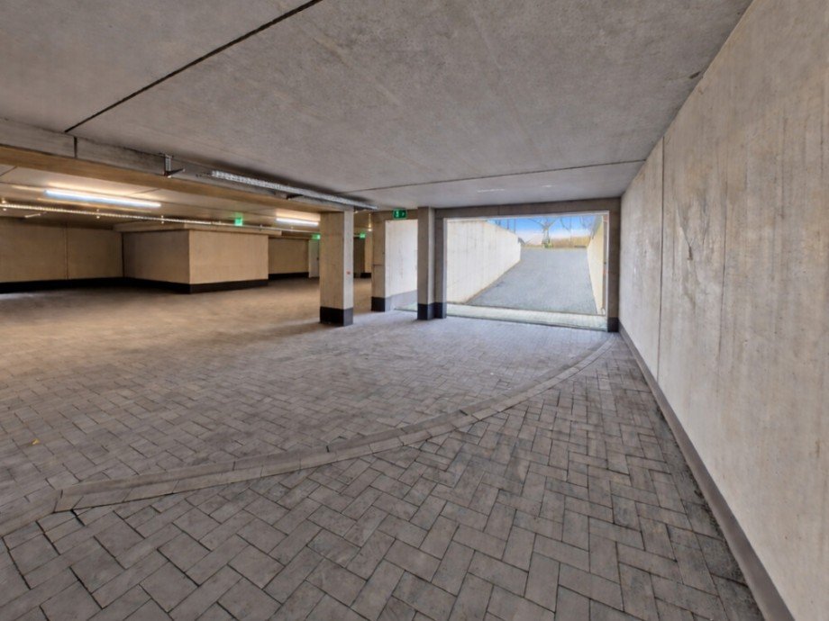 (24) Der Verlauf der Tiefgarageneinfahrt Etagenwohnung Oberhausen / Klosterhardt-Nord