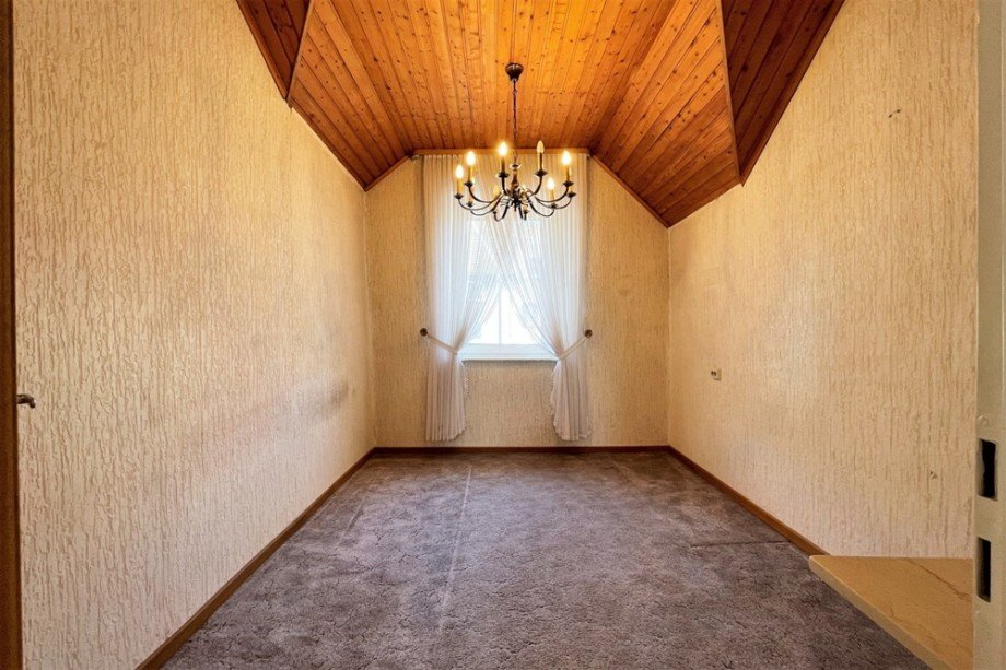 (22) Hier blicken wir in ein m�gliches Arbeits- oder G�stezimmer auf dieser Etage Zweifamilienhaus Bottrop / Batenbrock