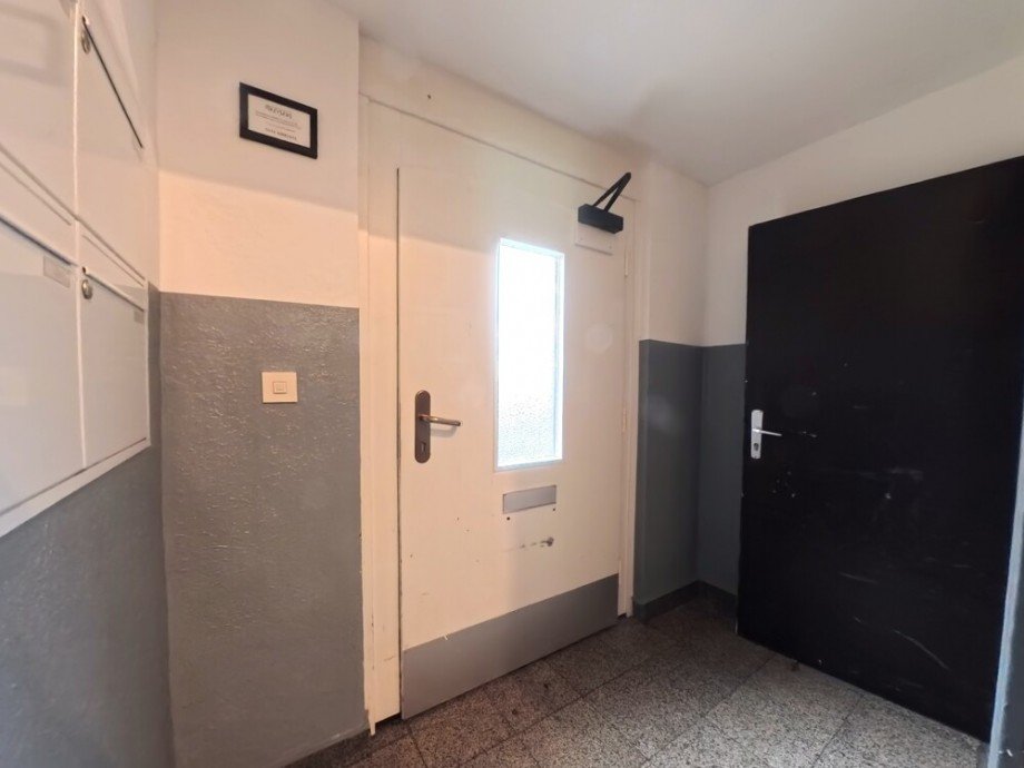 (3) Der Hauseingangsbereich im Erdgeschoss Etagenwohnung Bottrop / Stadtmitte