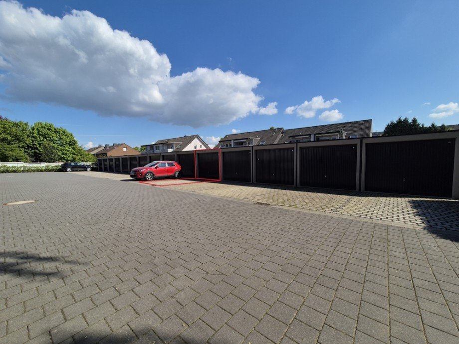 (27) Hier blicken Sie auf die Garage inkl. vorgelagerter Stellplatzfl�che Reihenmittelhaus Bottrop / Boy
