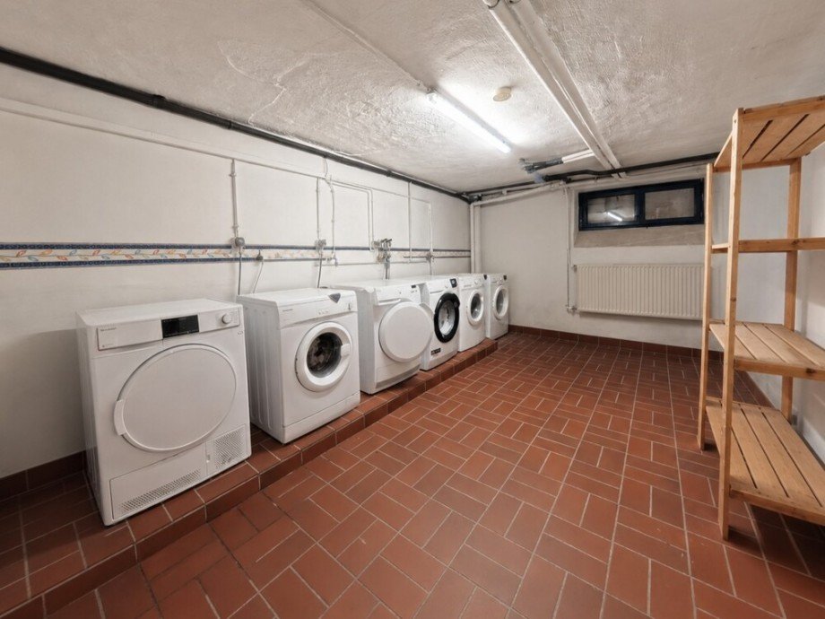 (20) Abschlie�end noch ein Blick in die gepflegte Gemeinschaftswaschk�che Dachgeschosswohnung Bottrop / Stadtmitte