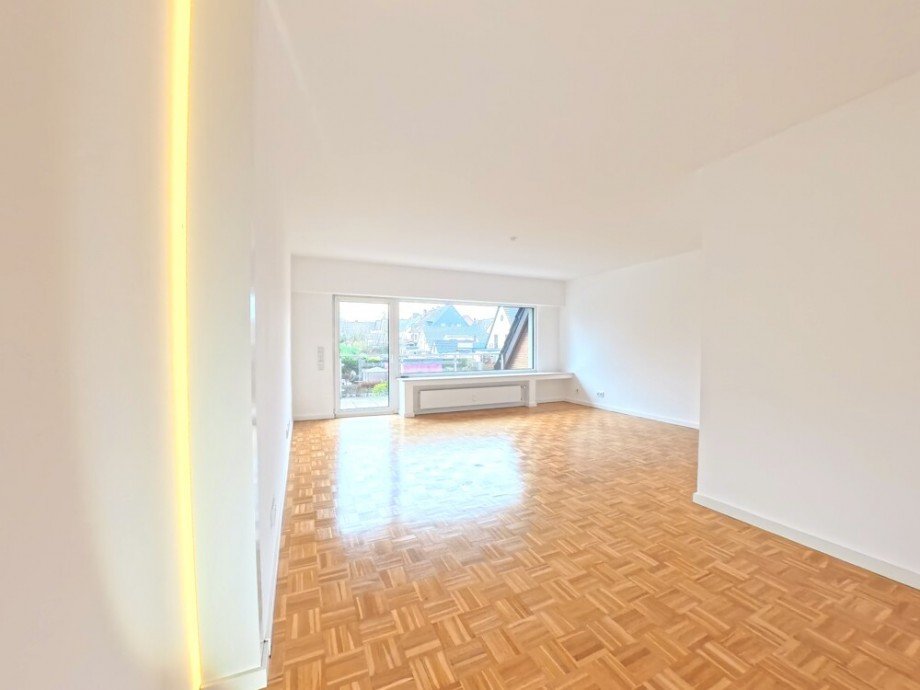 (12) Eine erste Impression des weitl�ufigen Wohnzimmers Etagenwohnung Bottrop