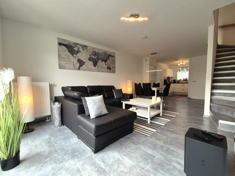 (15) Zur�ck im Geb�udeinneren der Immobilie Reihenmittelhaus Bottrop / Boy