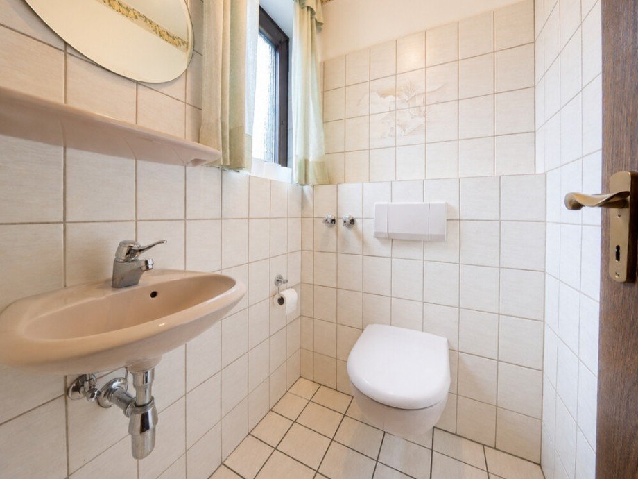 (5) Neben dem Hauseingang befindet sich das G�ste WC Reihenendhaus Bottrop / Fuhlenbrock