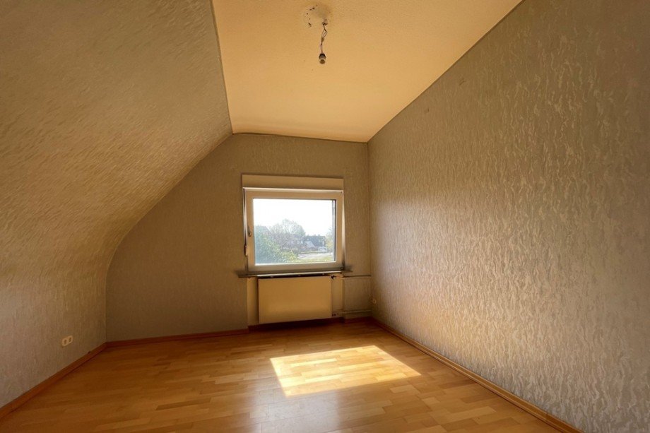 (21) �ber das Badezimmer betreten Sie diesen Schlafraum ebenfalls als Durchgangszimmer Einfamilienhaus Bottrop / Boy