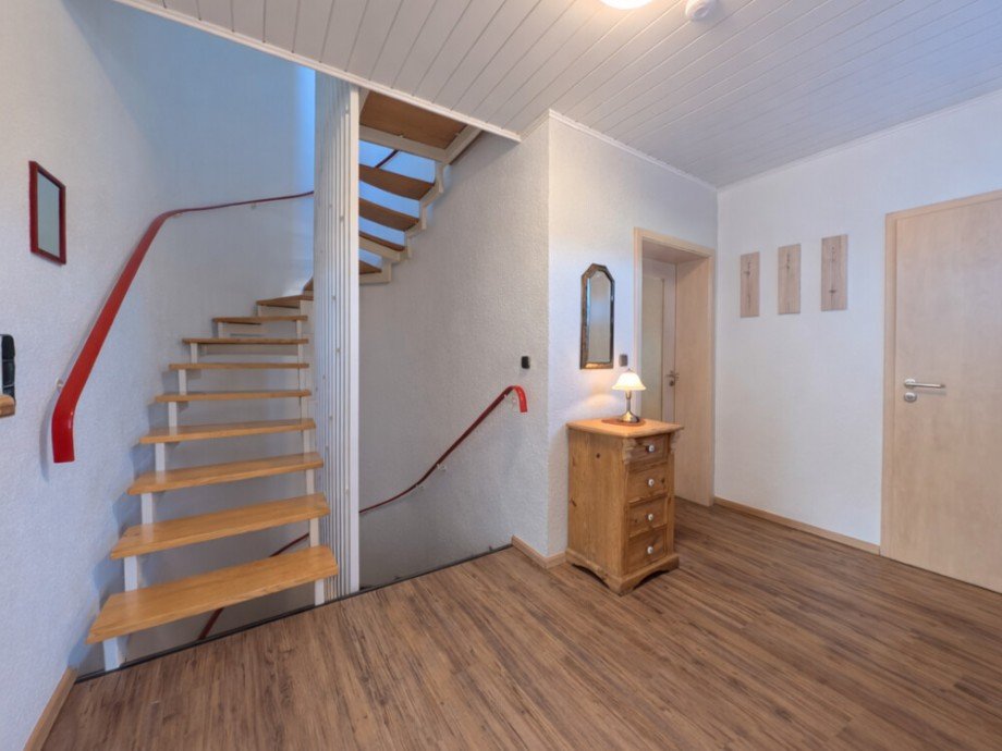 (5) Ein erster Einblick in den einladenden Hauseingangsbereich im Erdgeschoss Einfamilienhaus Bottrop / Feldhausen