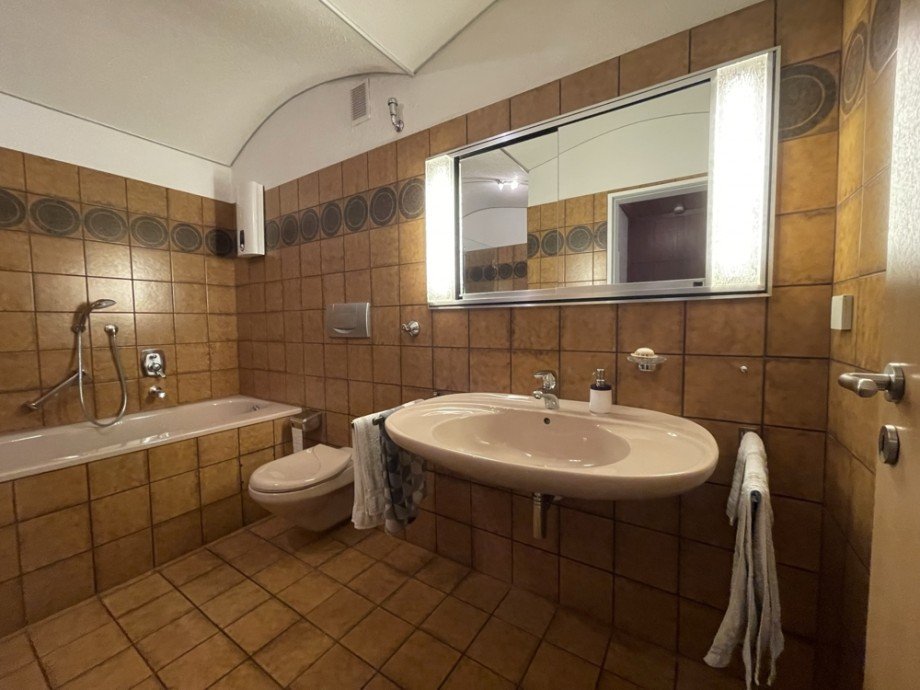 (23) Hier nun ein Einblick in das Badezimmer auf dieser Etage Reihenhaus Bottrop / Lehmkuhle